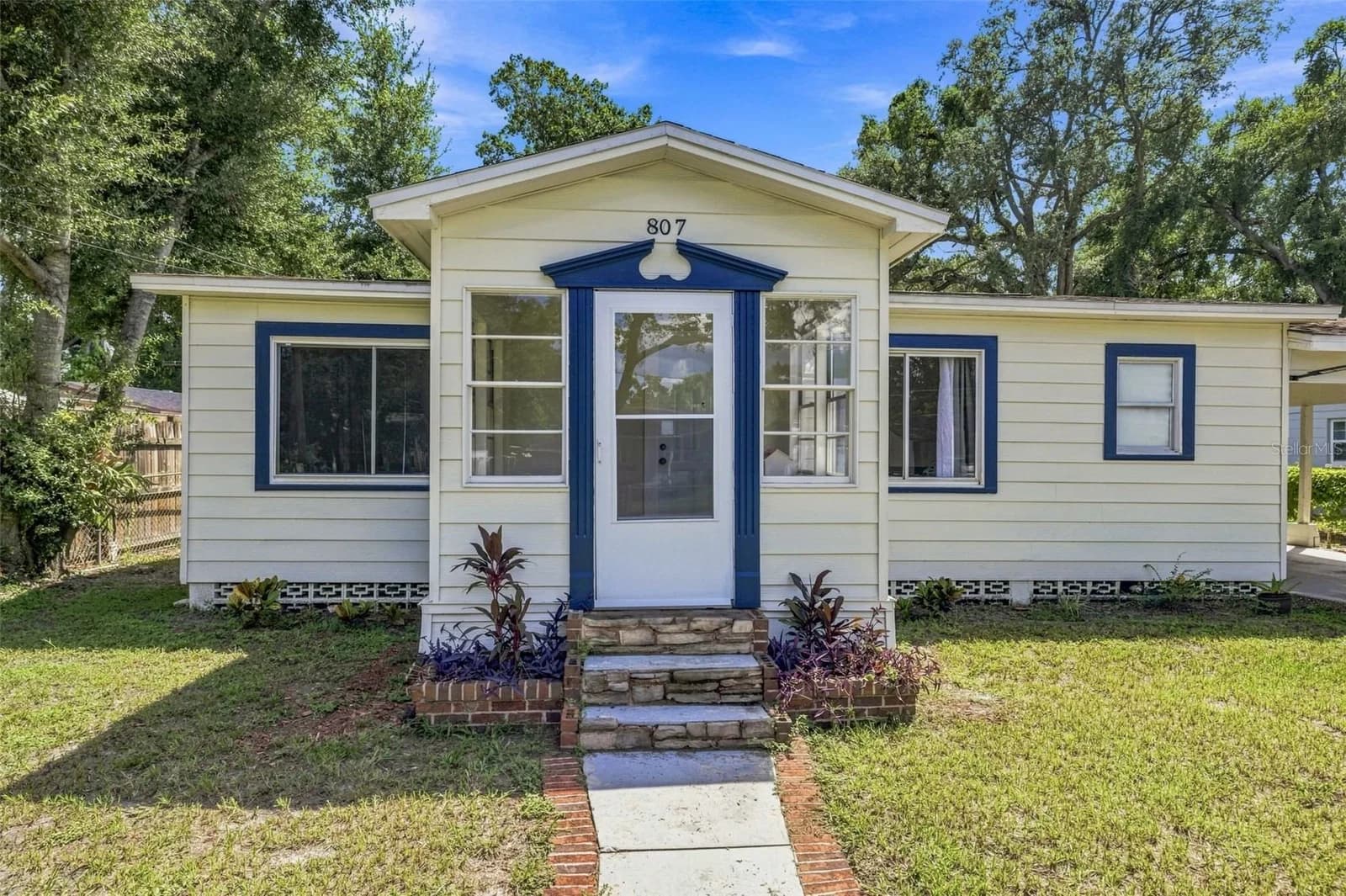 807 ORCHID Avenue