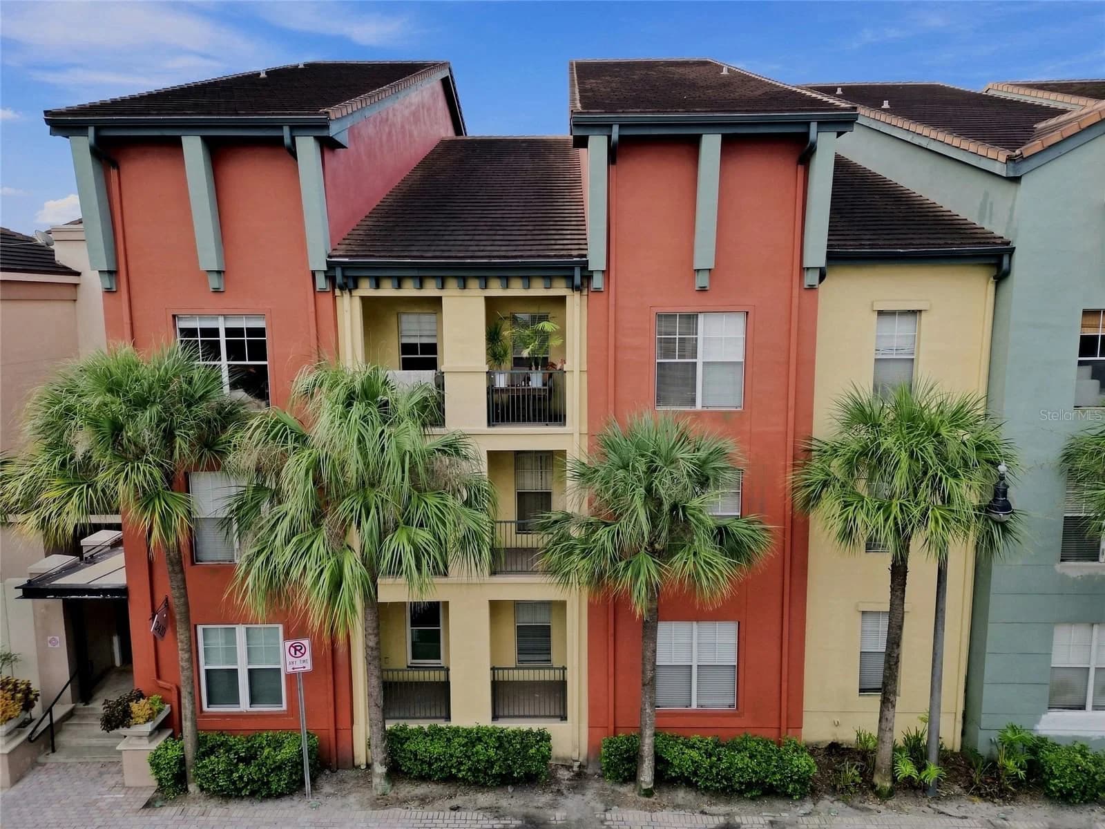 2410 AZEELE Street #216