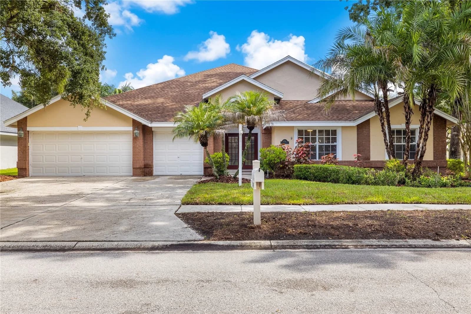 8746 TANTALLON Circle