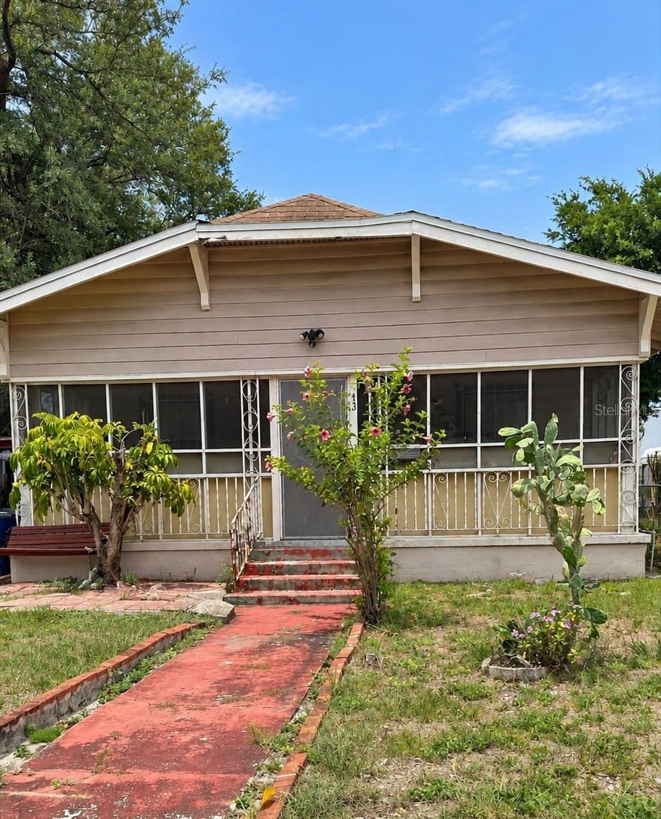 413 AMELIA Avenue