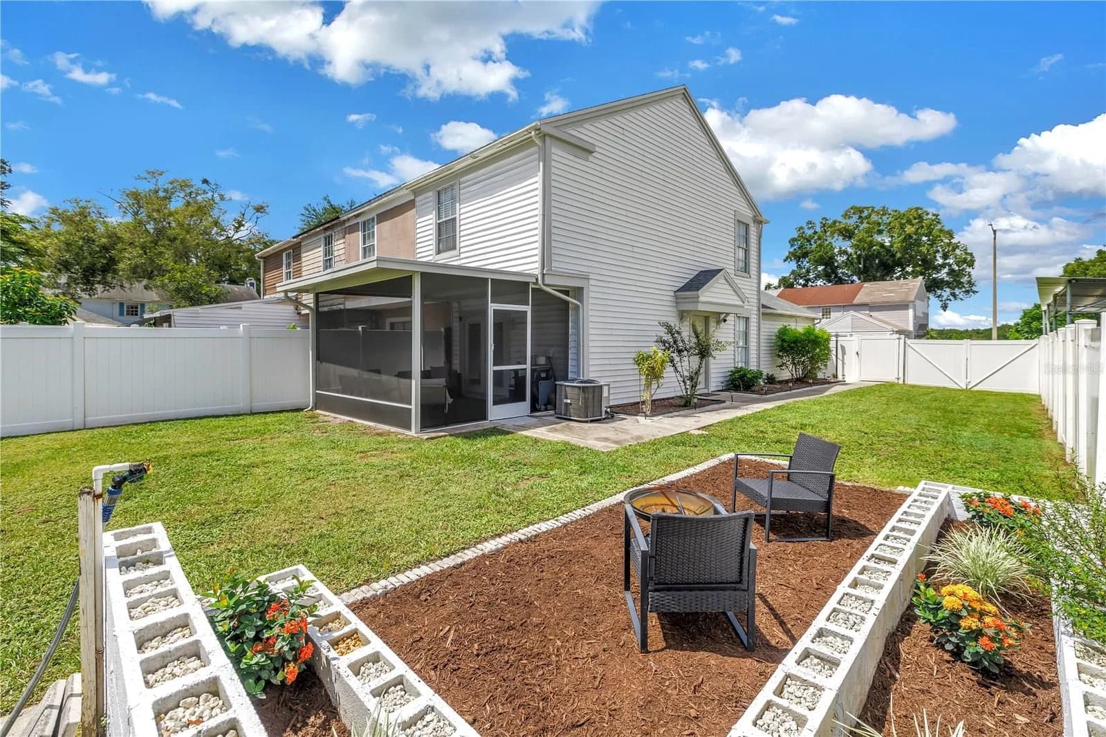 6240 OAK CLUSTER Circle