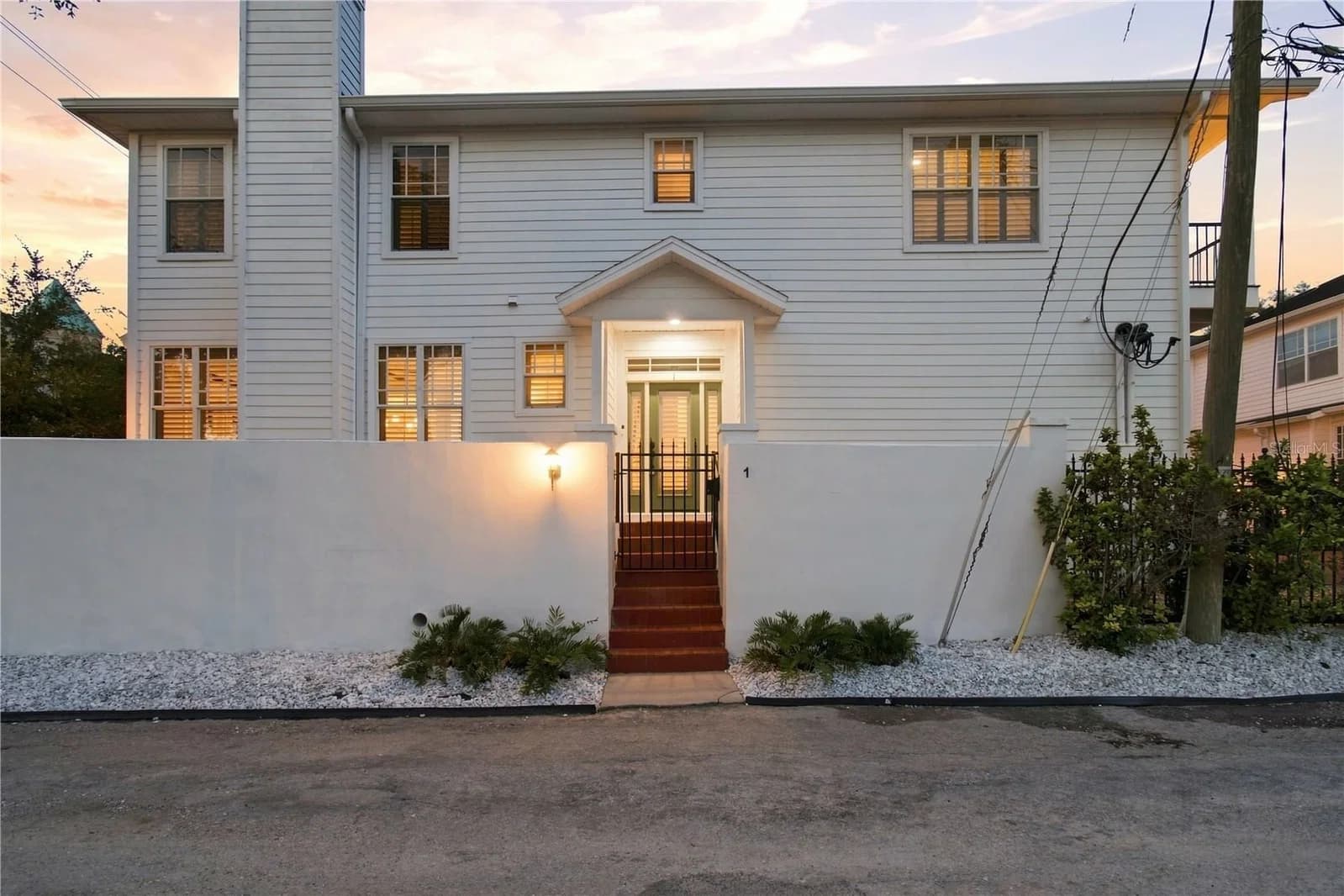 113 BOSPHOROUS Avenue #1