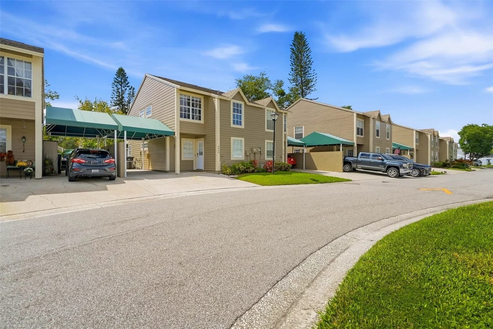 9020 LAKE PLACE Lane #9020