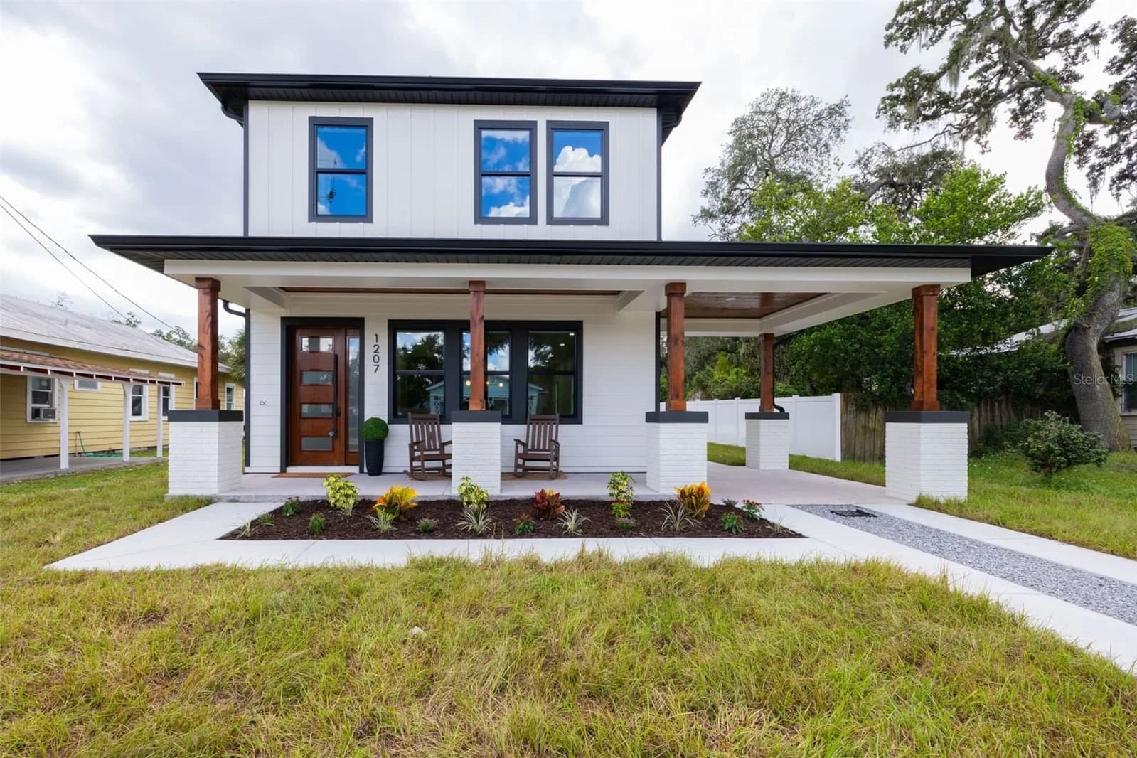 1207 ELLICOTT Street