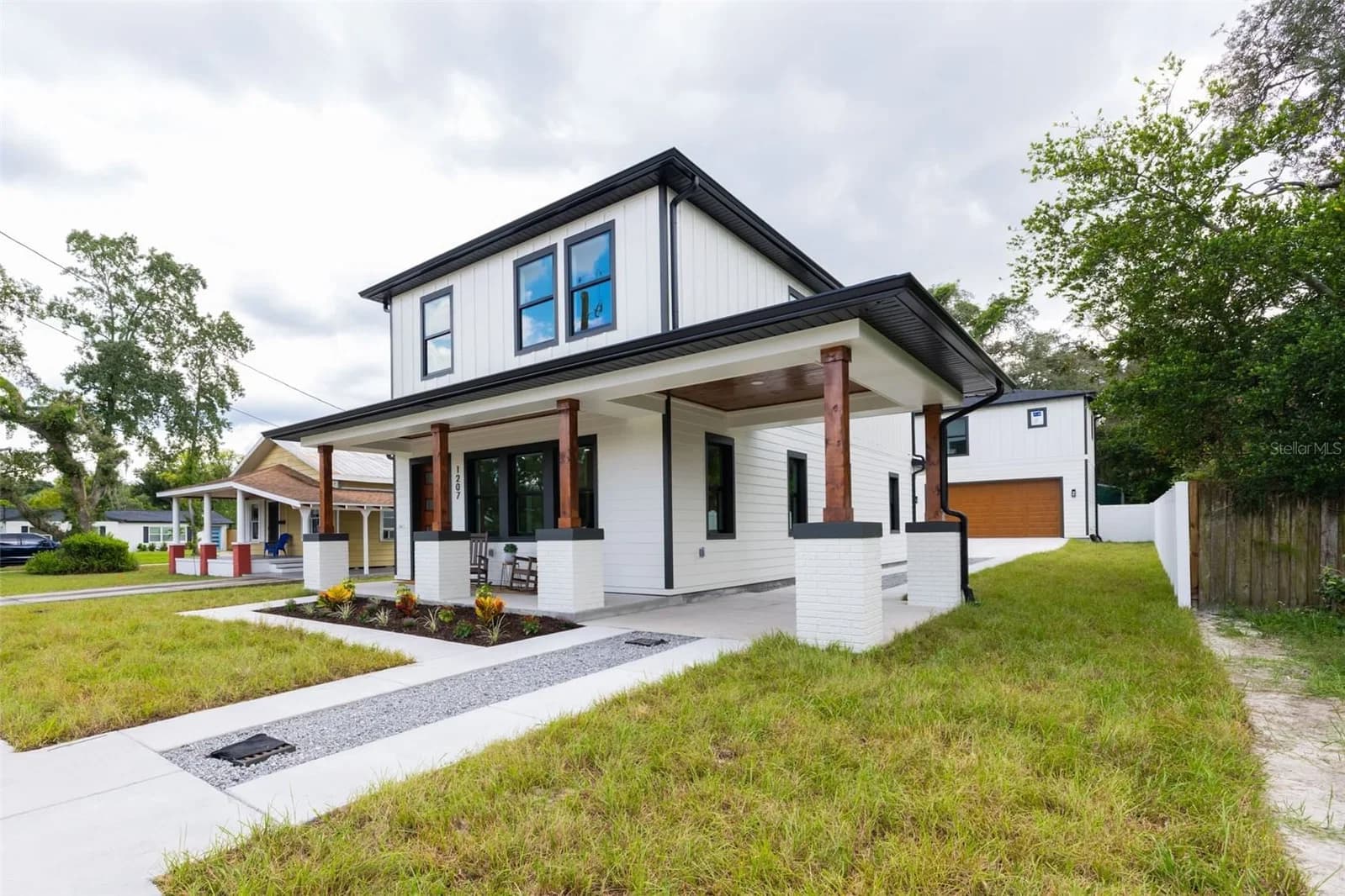 1207 ELLICOTT Street