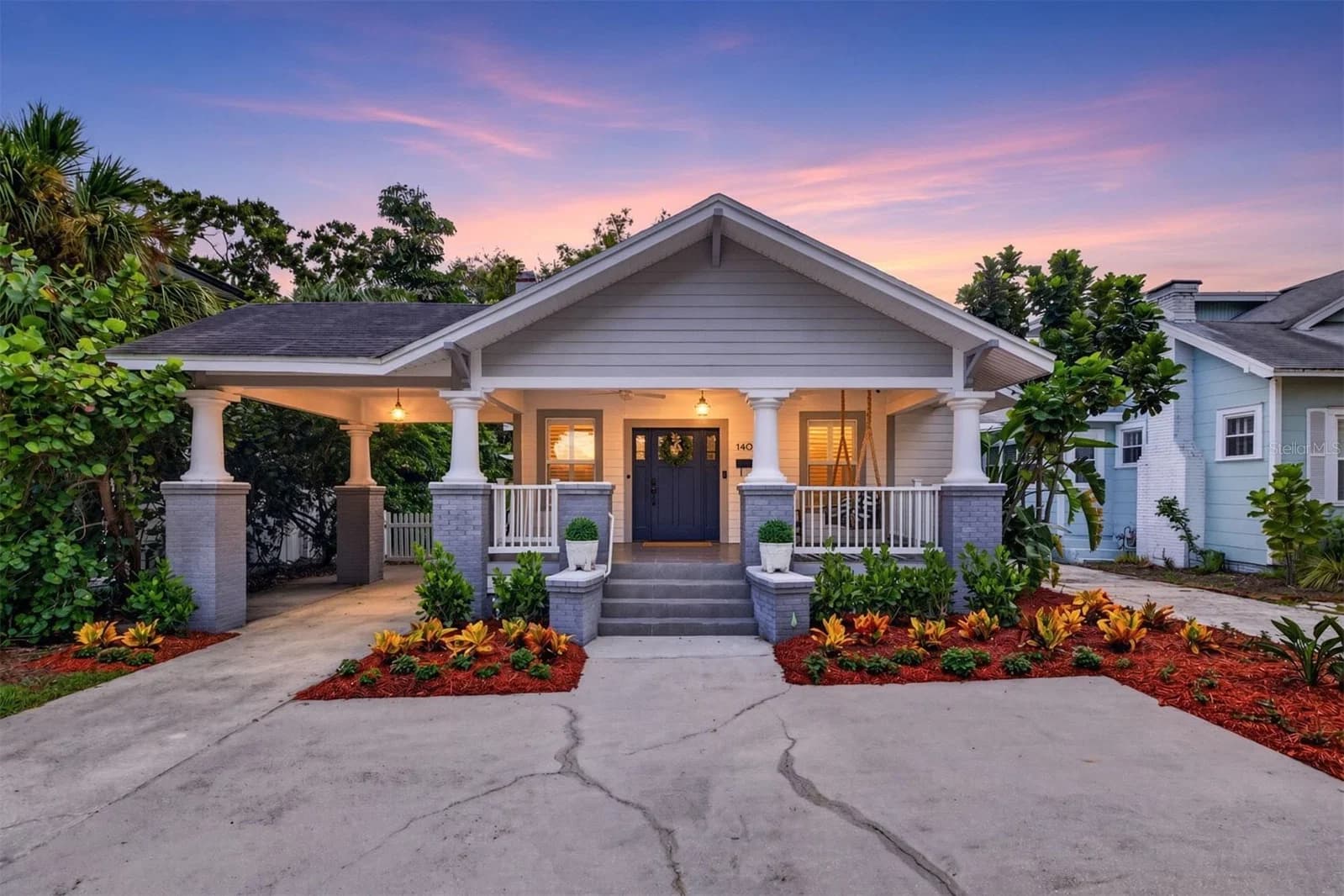 1407 MOODY Avenue