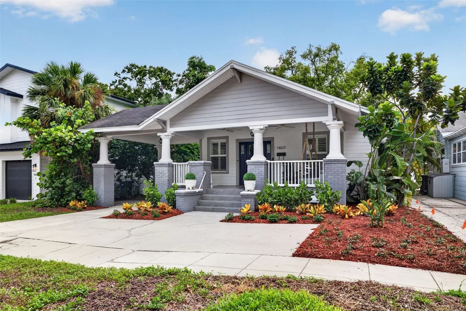 1407 MOODY Avenue