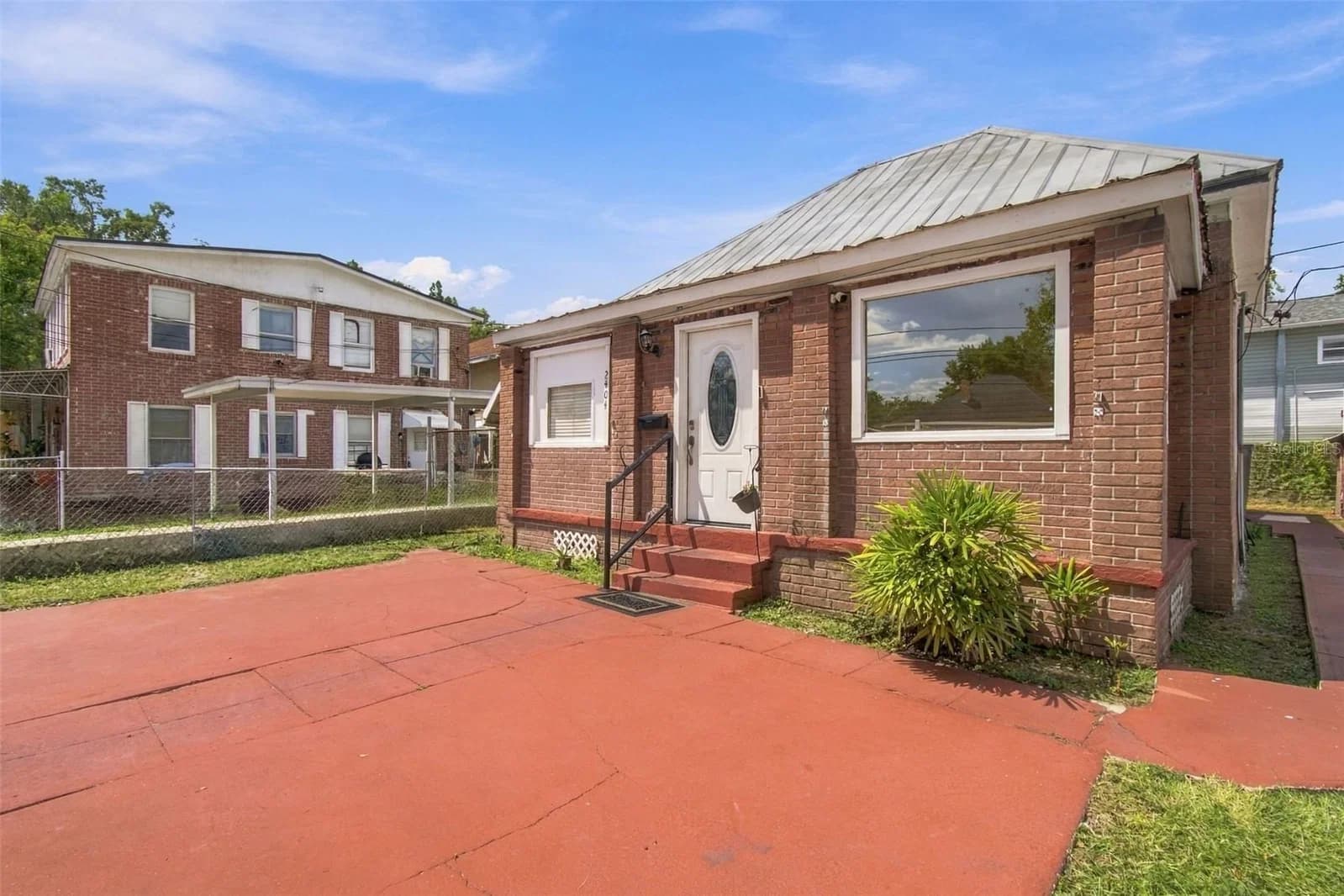 2402 HIGHLAND Avenue