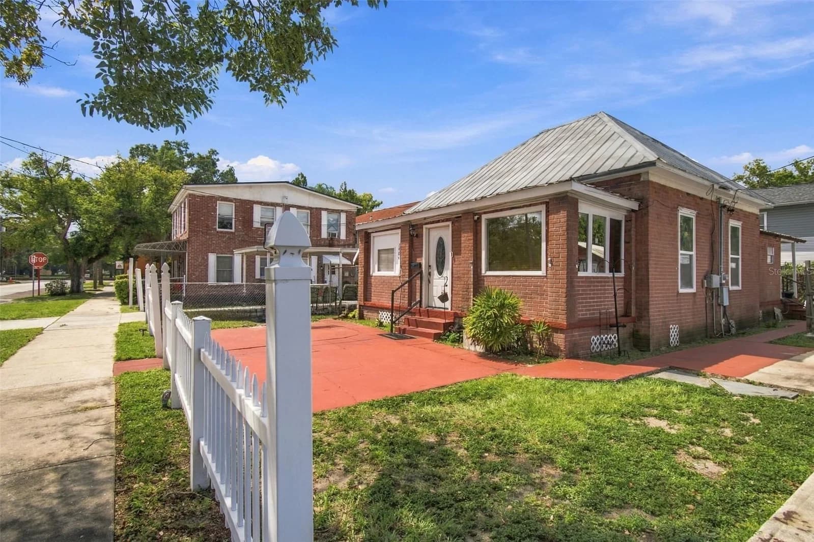 2402 HIGHLAND Avenue