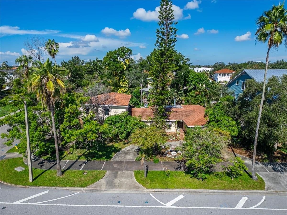 114 DAVIS Boulevard