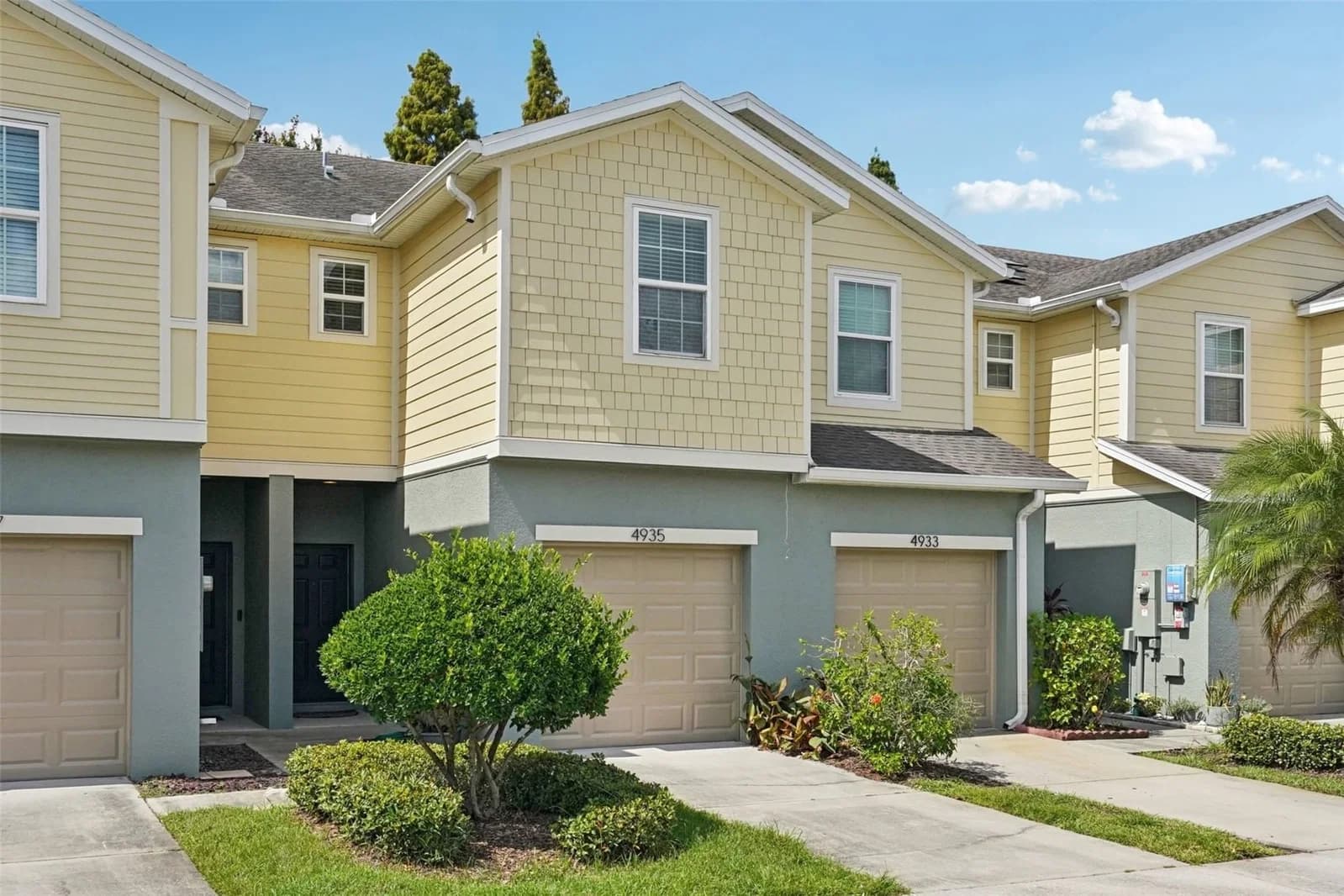 4935 WHITE SANDERLING Court