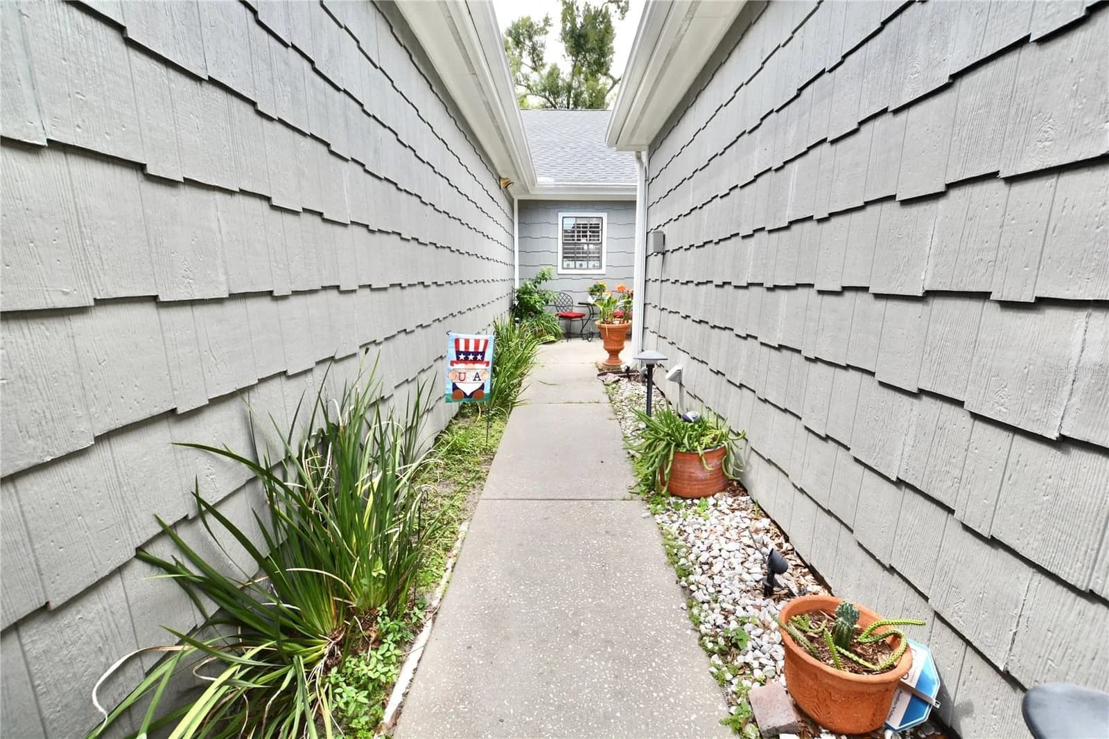 1762 CASTLE ROCK Road