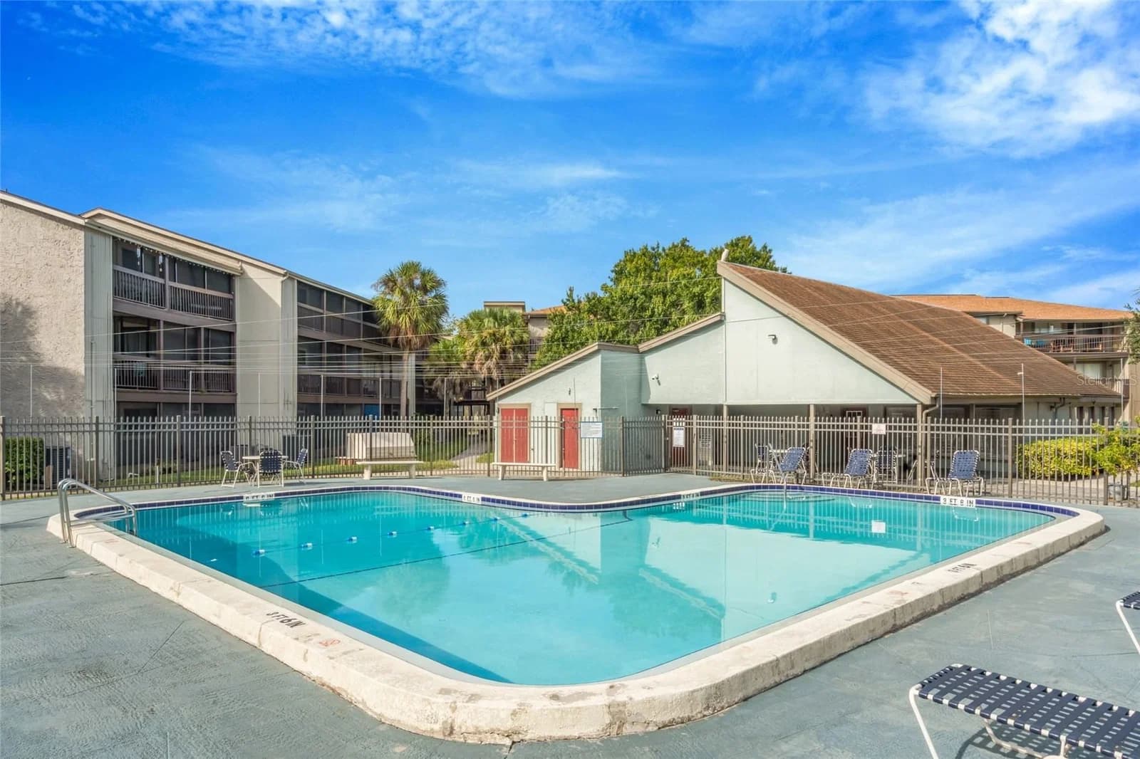 6308 NEWTOWN Circle #8C1