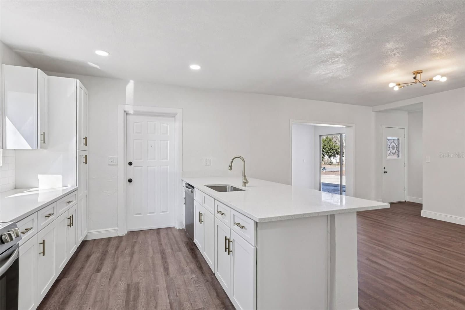 6709 HILL TOP