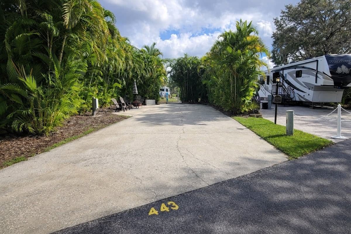 443 WATERWAY