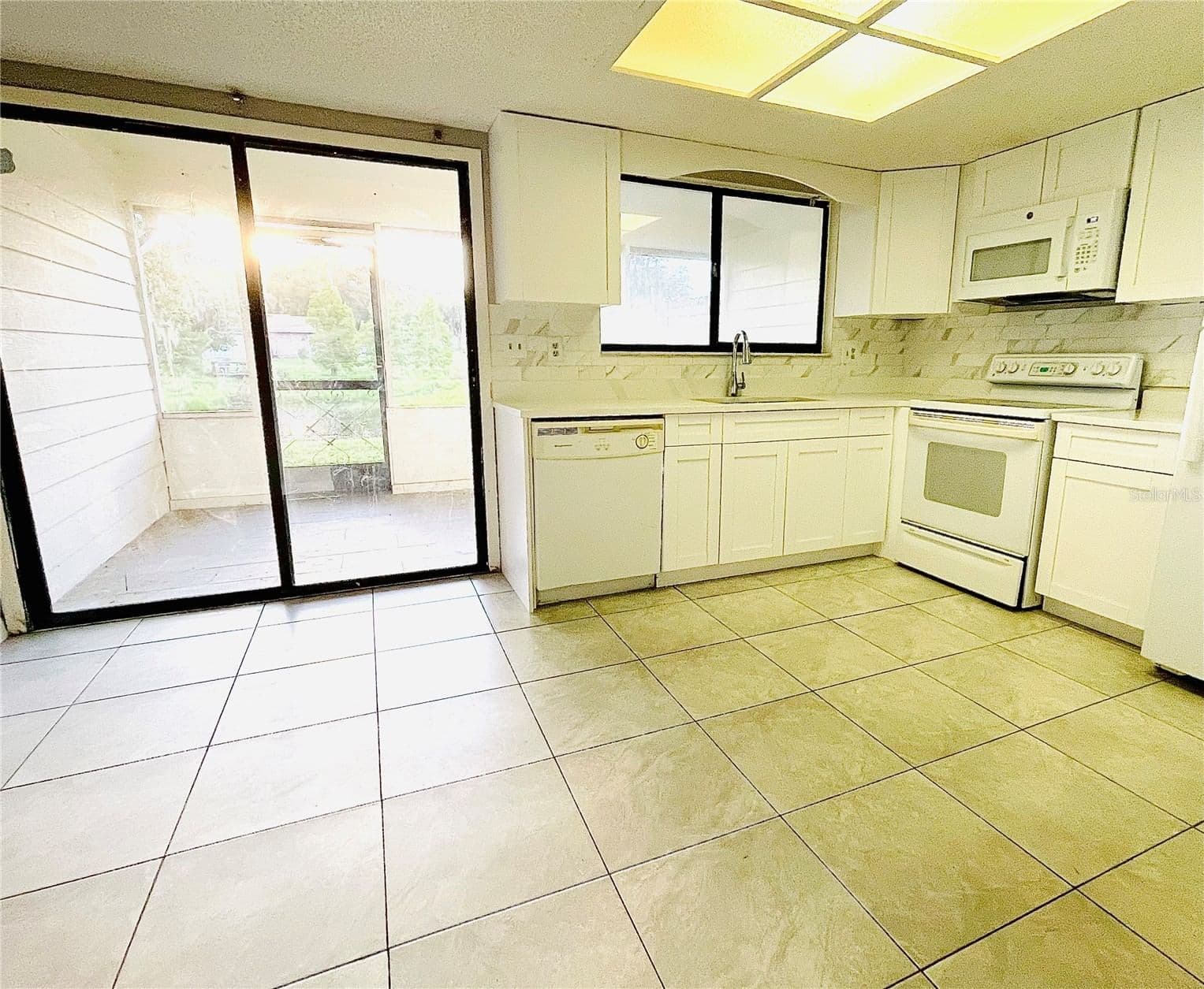 1420 RIDGE LAKE