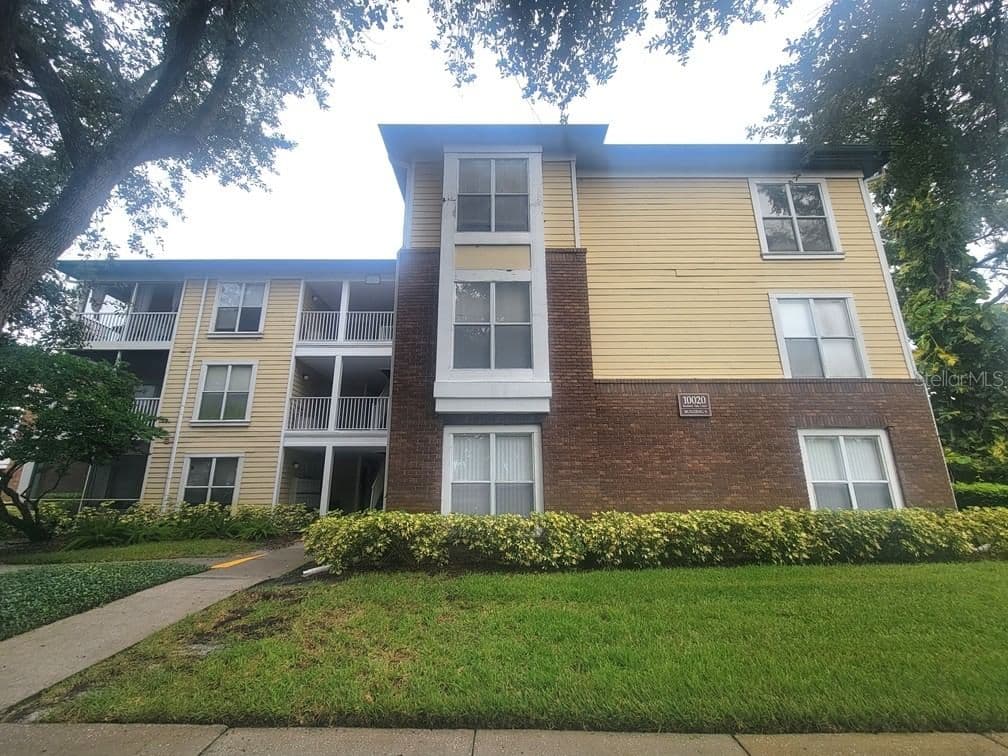 10020 STRAFFORD OAK